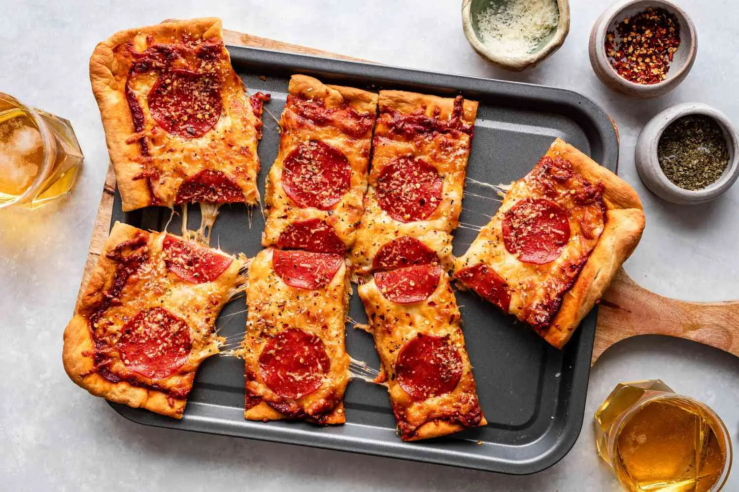 Làm Chủ Bánh Pizza Chảo Sheet Pan Pizza Với Những Công Thức Độc Đáo