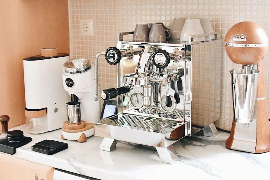 Hướng Dẫn Cách Chọn Các Loại Máy Pha Cà Phê Espresso Cho Người Mới Bắt Đầu