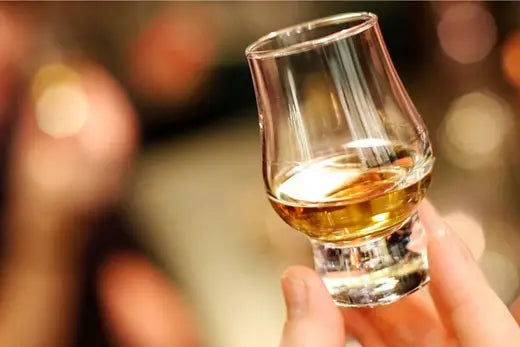 Những Điều Cần Mong Đợi Trong Trải Nghiệm Nếm Rượu Whisky Đầu Tiên