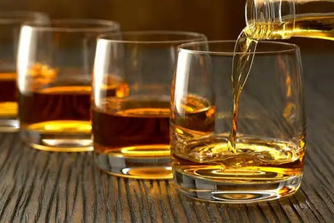 7 Lời Khuyên Để Duy trì Sự Lịch Lãm Khi Uống Whisky Tại Bar 