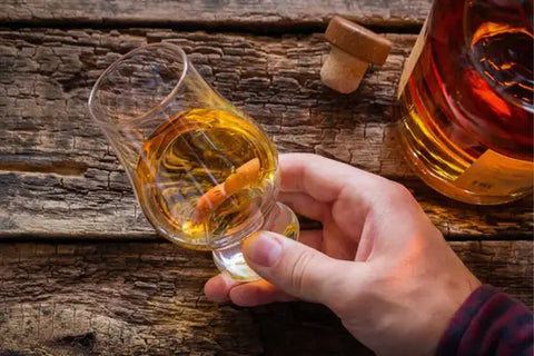 7 Lời Khuyên Để Duy trì Sự Lịch Lãm Khi Uống Whisky Tại Bar 