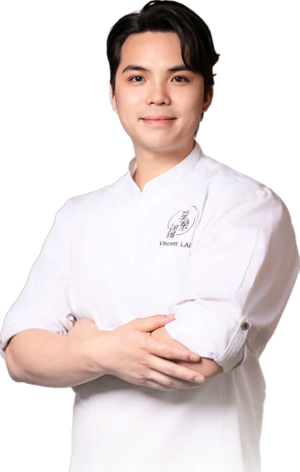 Chef Vincent Lai mặc áo bếp trắng · Chef Vincent Lai in a white chef's jacket